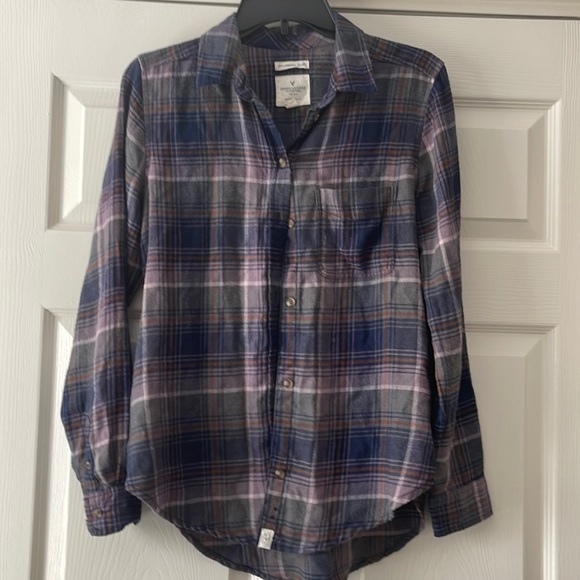 American Eagle Outfitters Tops - American Eagle Super Soft Boyfriend Fit Long Sleeve Button up Shirt